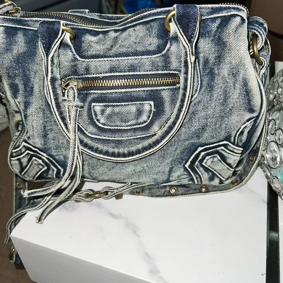 Denim Shoulder Bag
#balenciaga - Picture 2 of 10